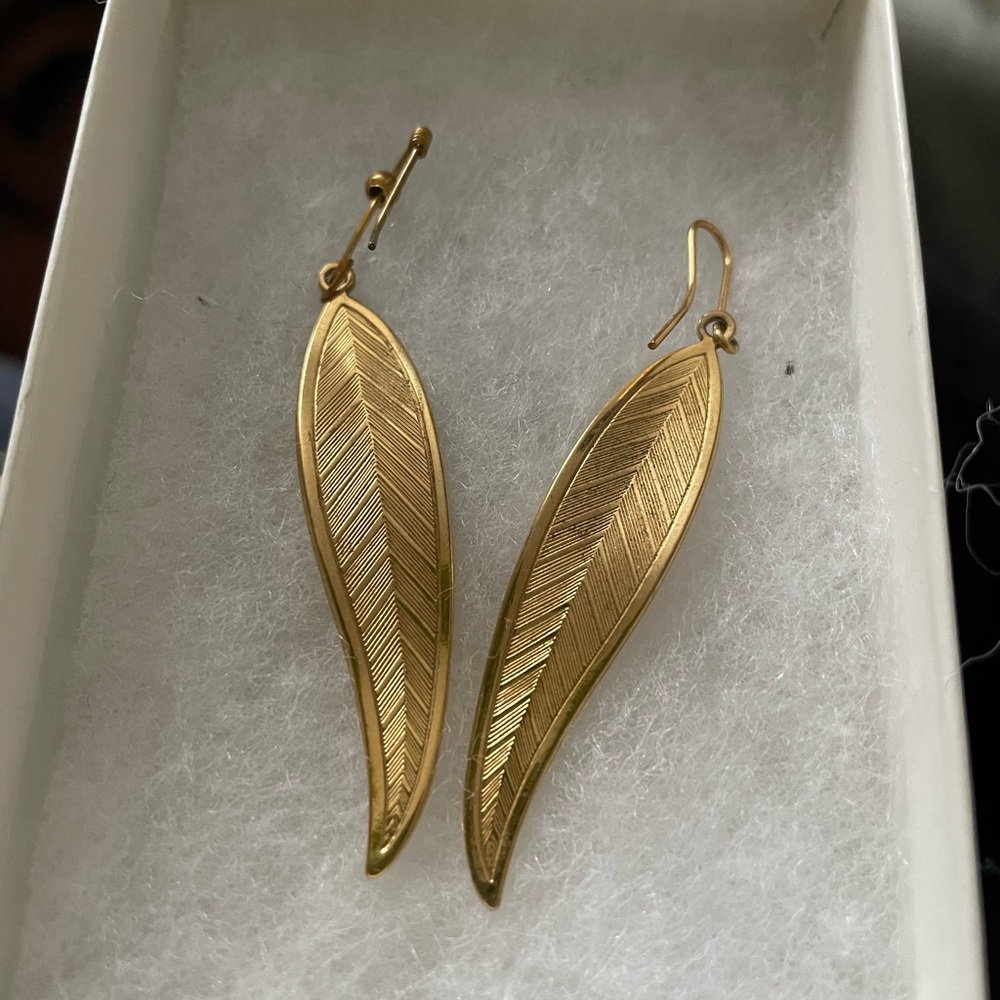 Golden leaf earrings